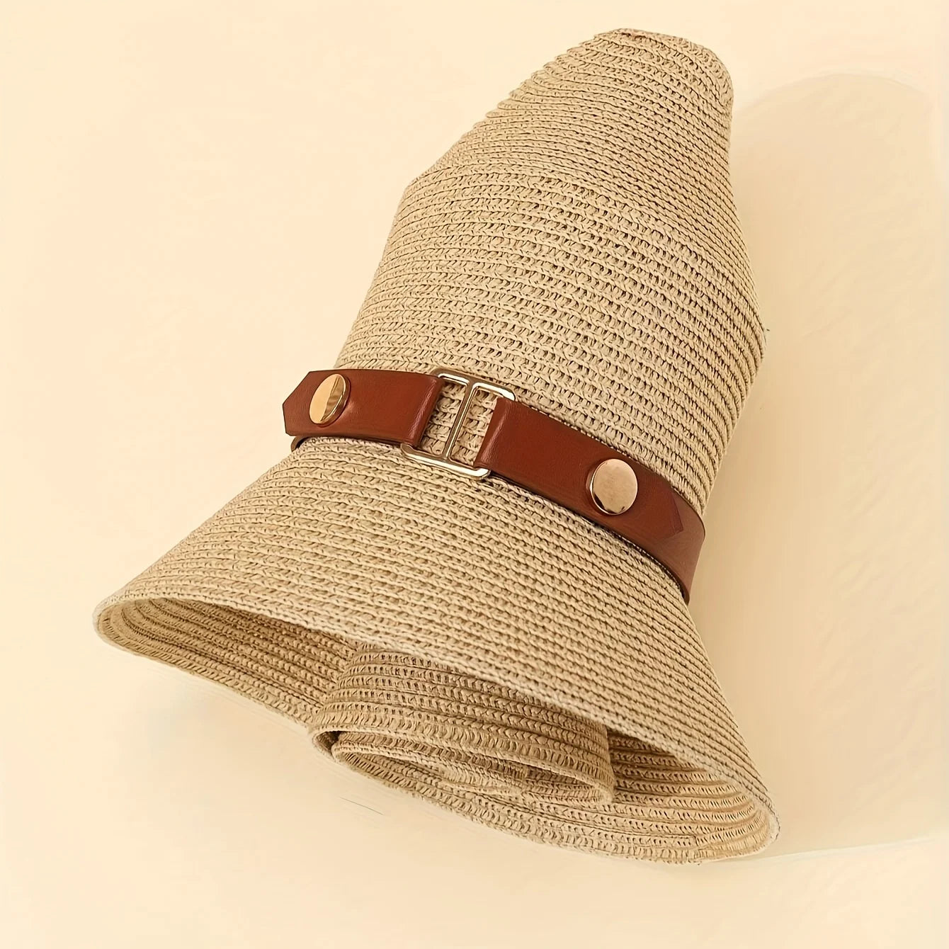 Women'S Summer Straw Hat with a Flat Top, Perfect for Outings And Sun Protection at The Beach.